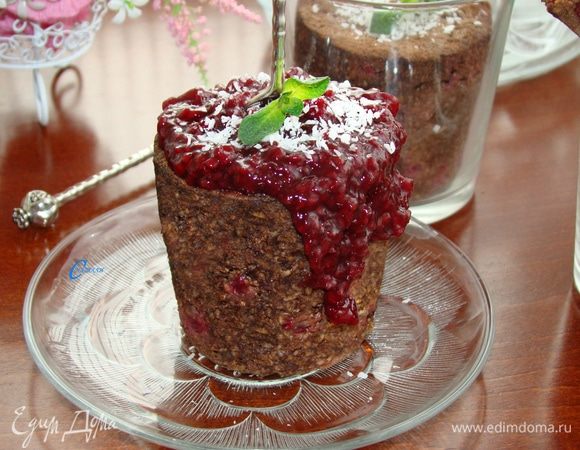 Еще как вариант, можно сахар в сами кексы не добавлять, а подать их на завтрак, полив любимым вареньем или ягодным соусом.