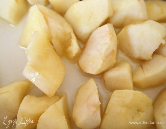  Через 15–20 минут вынуть яблоки из духовки, палочку корицы выбросить. Дать яблокам остыть. 