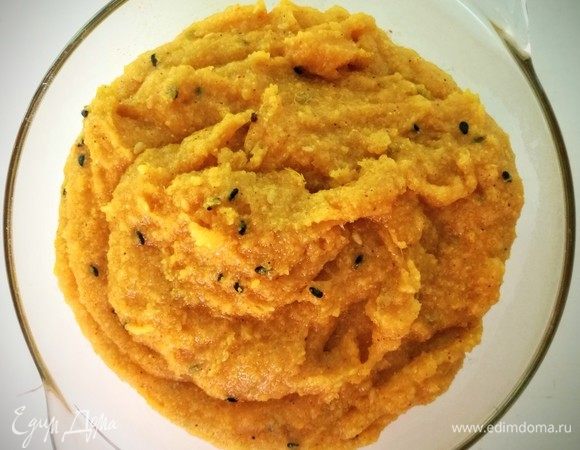 Дальше кладем в тарелочку и наслаждаемся тонким ароматом и сладостью апельсина, кисловато-жгучим вкусом имбиря и, конечно же, насыщенным вкусом кунжута. Я люблю густую кашу, так как она быстрее остывает. Кроме того, на следующий день каша будет еще вкуснее, именно холодная она наиболее ароматна, а разогревая ее в микроволновке, не забудьте добавить немного воды.