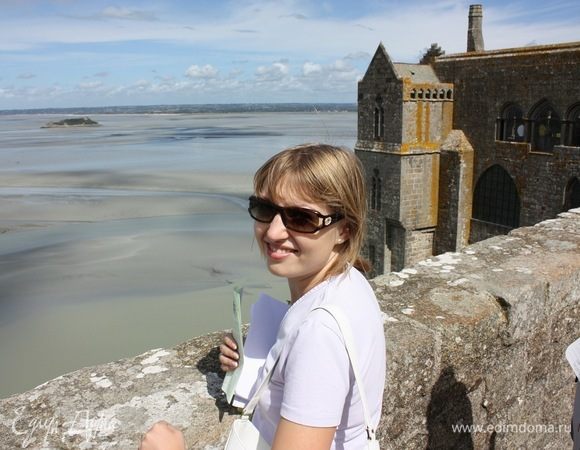 Кстати, мне посчастливилось побывать в аббатстве Мон-Сен-Мишель, очень интересное место. Одно из тех, которое стоит посетить. Правда, про омлет на тот момент я ничего не знала.