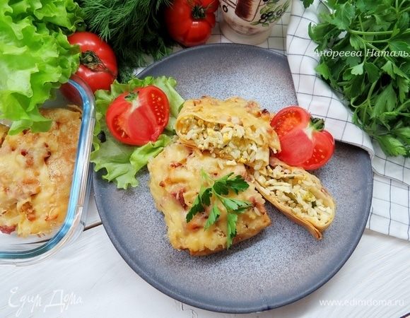 Запекаем блинчики при температуре 180°C примерно 20–25 минут до золотистого цвета.