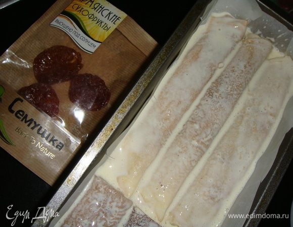 Запекать в разогретой до 180°С духовке 35 минут. Готовую запеканку немного остудить и вынуть из формы.