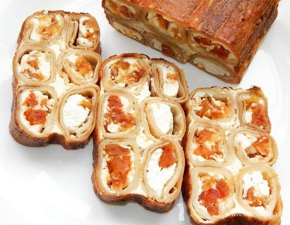 Нарезаем порционными кусочками и подаем к столу. Всем приятного аппетита и с Масленицей!