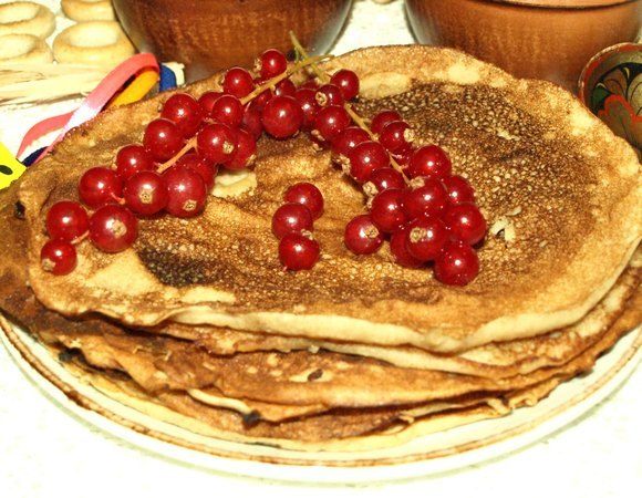 Подаем к завтраку с творогом, ягодами, фруктами. 