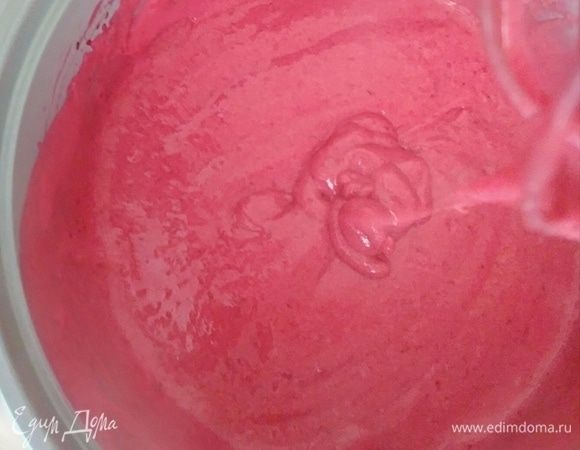 Вернуть смесь в кастрюльку. Варить на среднем огне до загустения, постоянно помешивая. Уйти на это может от 5 до 10 минут. 