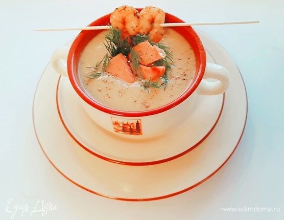 Подаем овощной суп-пюре с тунцом в супницах. Украшаем запеченными в духовке креветками, кусочками тунца и укропом. Доброго утра и хорошего дня!