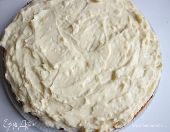 На них выложить кремовую начинку.