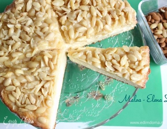 На кремовую часть поместить часть с орехами. Убрать в холодильник на ночь. 