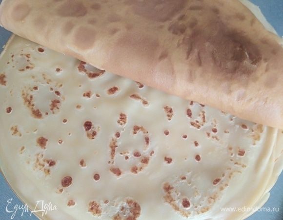 Пожарить блинчики на блинной сковородке с обеих сторон.