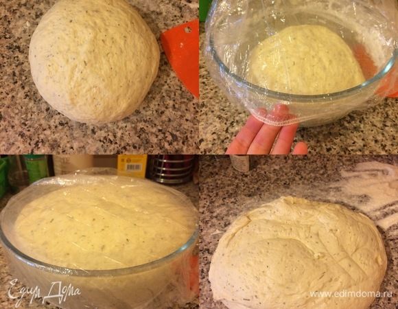 Замесить нежное тесто (месить минут 5–7). Миску смазать маслом, положить тесто, накрыть пленкой и поставить в теплое место на 90 минут. Недавно открыла для себя такой лайфхак: вместо пленки я стала использовать шапочку для купания, она на резинке, легко надевается на миску и хорошо держится. Так что, одним словом, для меня это must have)) Спустя указанное время наше тесто заметно поднялось. Рабочую поверхность посыпать мукой, переложить тесто и разделить его на 2 части.