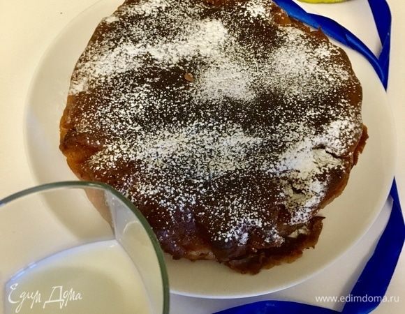 Проверяем готовность спичкой. Она должна выходить сухая. Готовому пирогу-запеканке дать полностью остыть и только потом освободить от формы. Сверху можно посыпать сахарной пудрой для красоты и настроения!