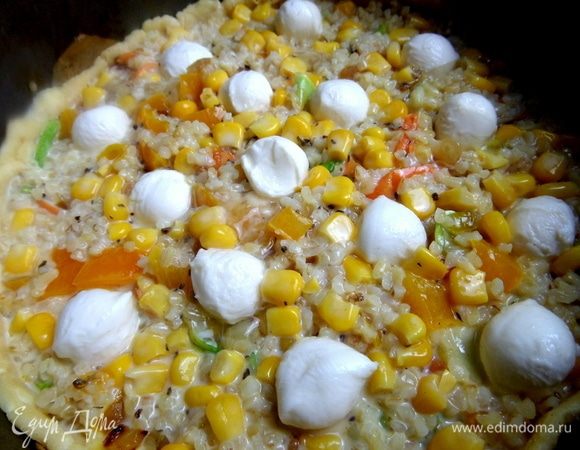 Моцареллу положить между начинками.