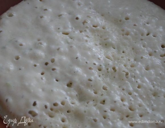 Наливаю тесто половником на заранее разогретую с маслом сковороду. Обжариваю с двух сторон до румяной корочки. Подаю с джемом или сметаной.