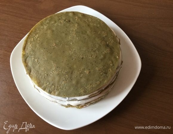 Закрываем верхним блином, чуть придавливаем.