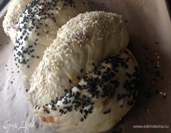 Такой красивый, хочется съесть его еще сырым.