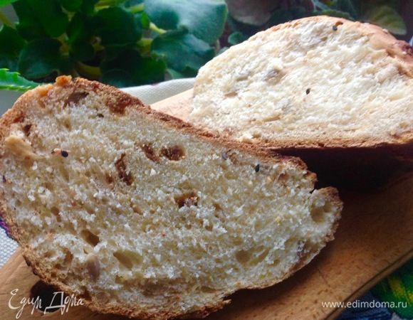 Со сладкими кусочками инжира и попадающимися семечками. Вкусно:)