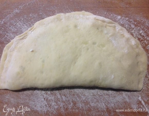 Выходит вот такой картофельный чебурек.