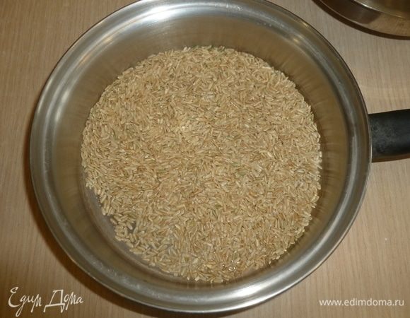 Рис отварить в подсоленной воде до готовности. 