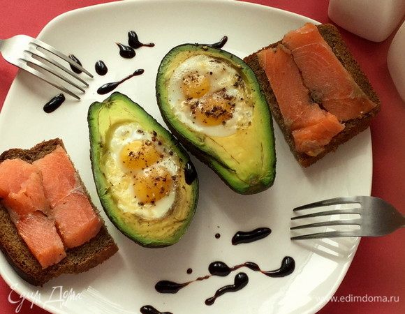 Подаем с бутербродами с красной рыбой или беконом. Приятного аппетита!