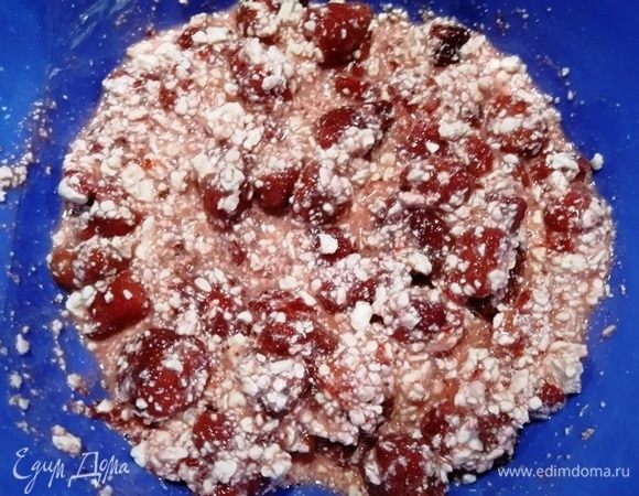 Перемешайте и уберите в холодильник.