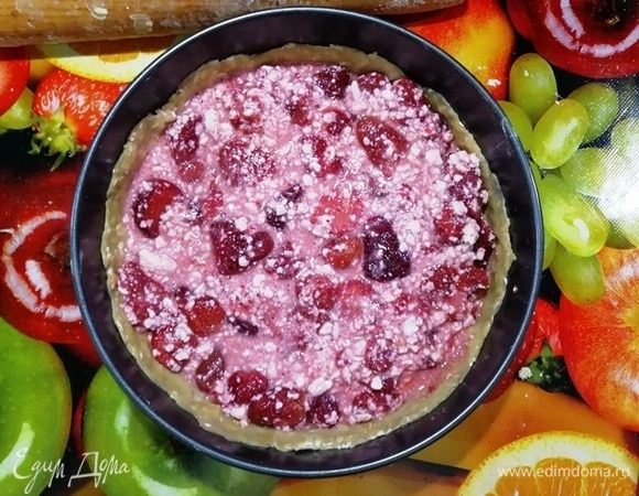 Выложите начинку.