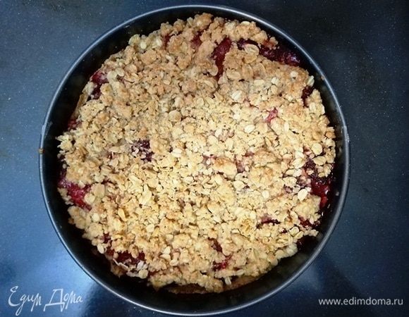 Выпекаем пирог 30 минут в духовке, разогретой до 180⁰С.