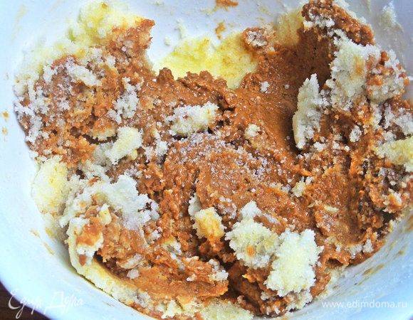 Растереть вместе с ванилью.