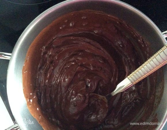 Все тщательно перемешиваем и в итоге получаем однородную арахисово-шоколадную массу, очень вкусную. 