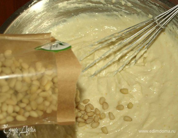 Добавляем кедровые орехи ТМ «Семушка». Перемешиваем. 
