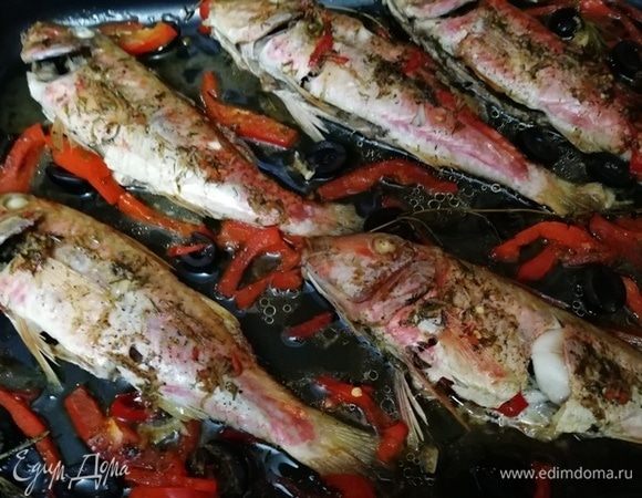 Запекайте барабульку 15 минут.