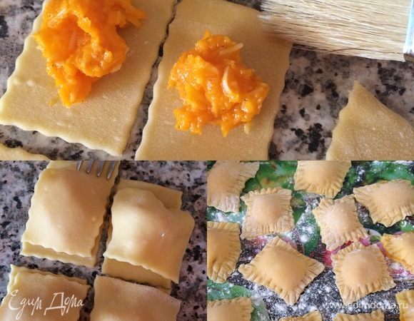 Края квадратиком смазать слегка водой, накрыть другим квадратиком и вилкой защипить края теста.