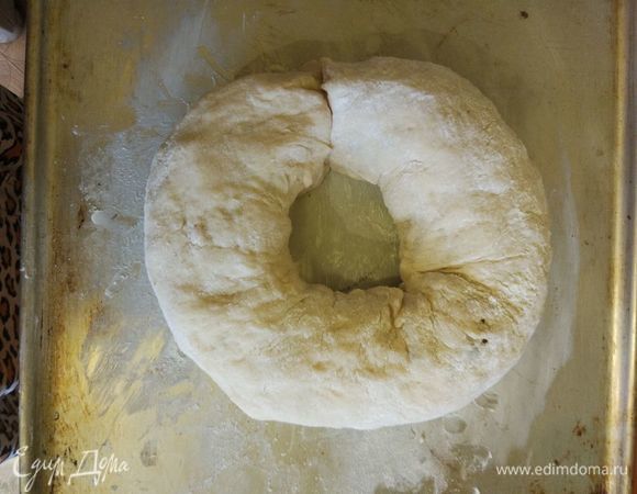 Рулет свернуть в кольцо.
