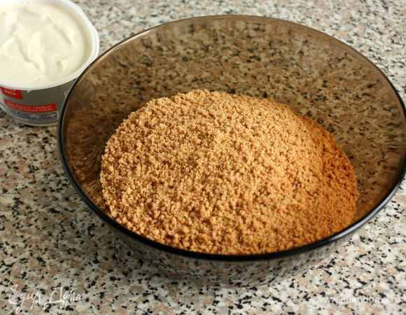 Переложить его с миску.