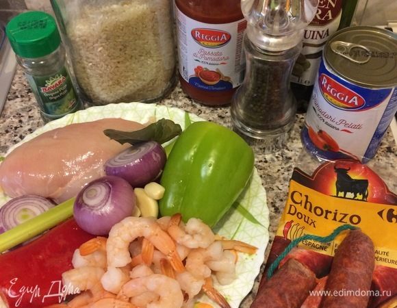 Для этого рецепта я использовала рис для паэльи и чоризо такой формы, как Краковская колбаса. Такая форма отличается от обычной тем, что мясо в колбасе будет порублено не так крупно.