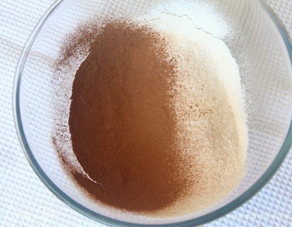 Просеять муку и какао.