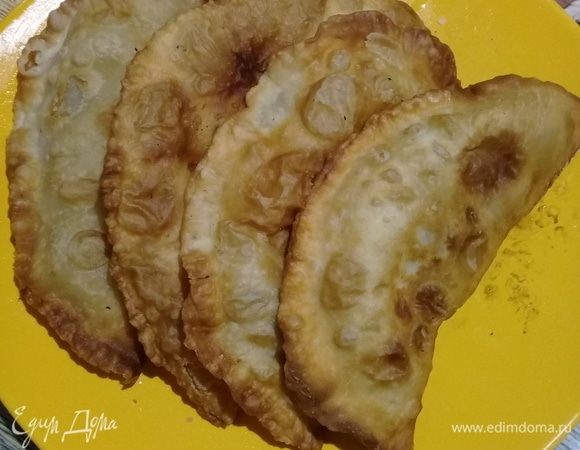 Можно готовить во фритюрнице, ну, а я приготовил в глубокой сковороде в масле. Подавать горячими, получаются очень сочными. Приятного аппетита!