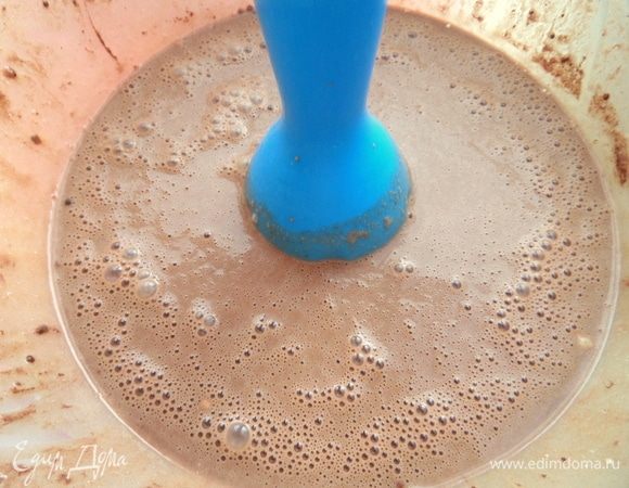 Взбить блендером до исчезновения комочков.