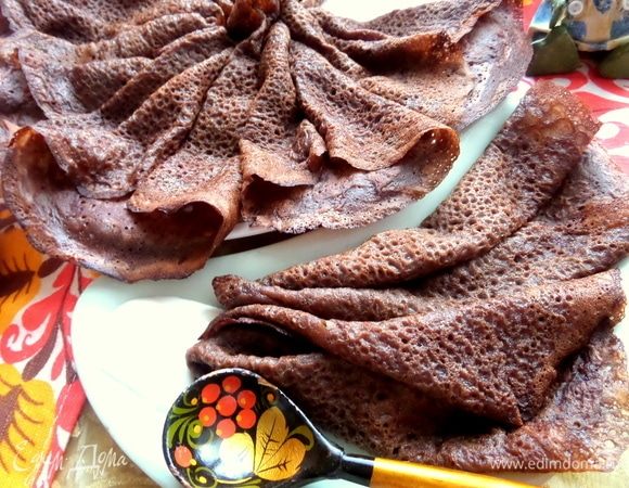 Подаем, пока теплые, ароматные блинчики.