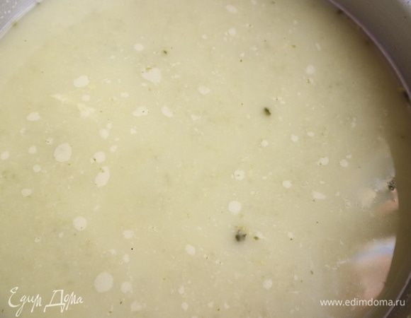 Пюре из савойской капусты соединить с жидкостью. 