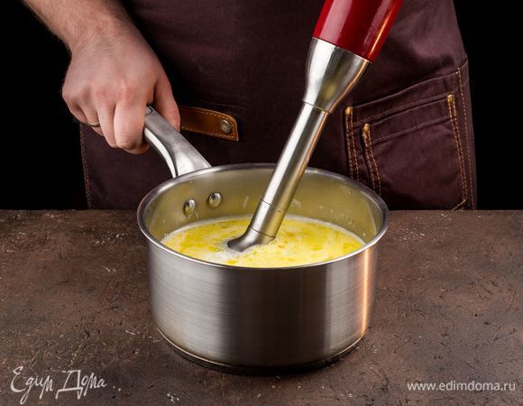 Взбейте с помощью блендера.