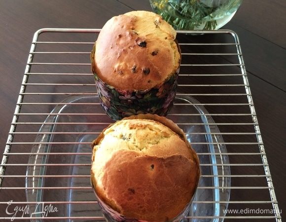 Готовые куличи полностью остудить на решетке.