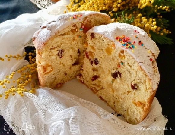 По желанию, остывший кулич можно полить глазурью или просто посыпать сахарной пудрой.