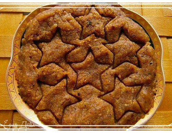 Выкладываем на блюдце и делаем красивый узор.