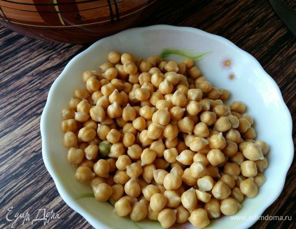 Вот так набух наш нут за 12часов. Заменять нут обычным горохом нельзя, т.к. горох при долгой варке разварится, а нут останется целым.