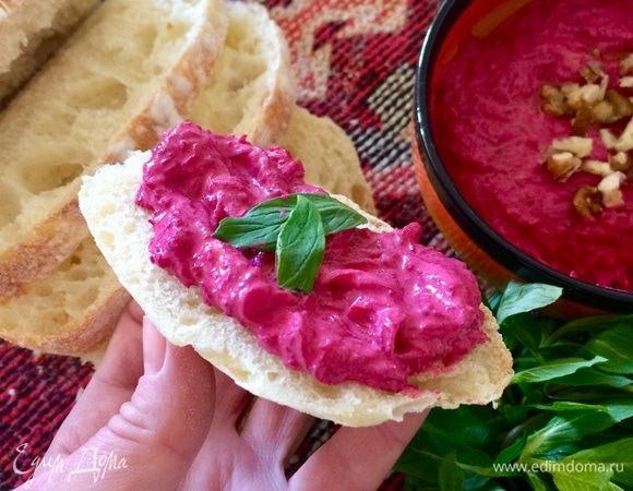 Свекольный дип, домашний хлебушек мммм отличный вариант завтрака!