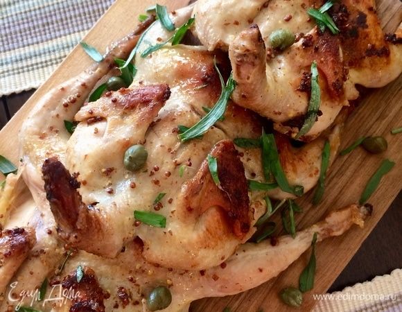 Перед подачей перепела посыпать тархуном и каперсами.