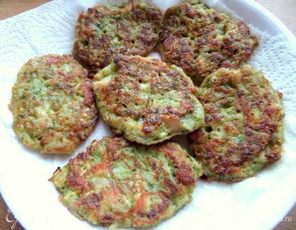 Перенести готовые на салфетку.