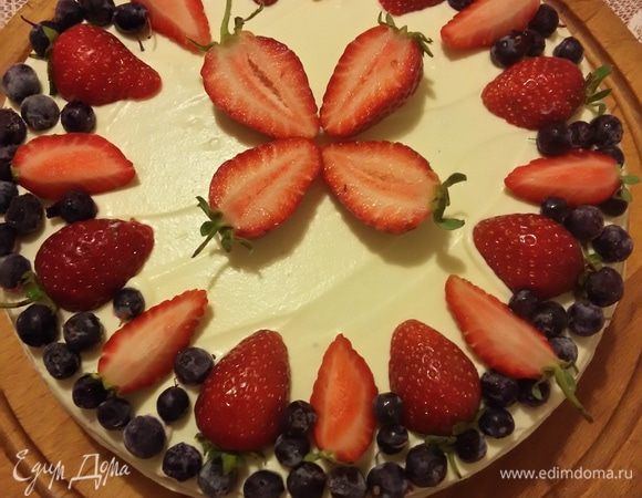 Украсить можете как и фруктами так и конфетами, орехами, всякими сладостями на вашу фантазию.  Приятного аппетита!