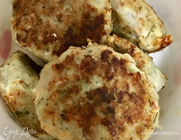 Котлетки из щуки с беконом готовы! Снимаем со сковороды, конечно, на этом, в принципе, можно остановиться, потому что котлетки получаются пышные, румяные, сочные, с легким ароматом копченостей, просто пальчики оближешь!