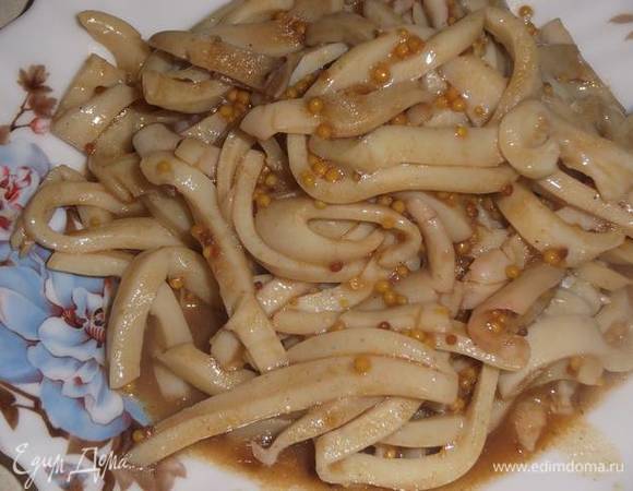 По истечении времени можно подавать к столу. Чем дольше маринуется, тем вкуснее.
Приятного аппетита!